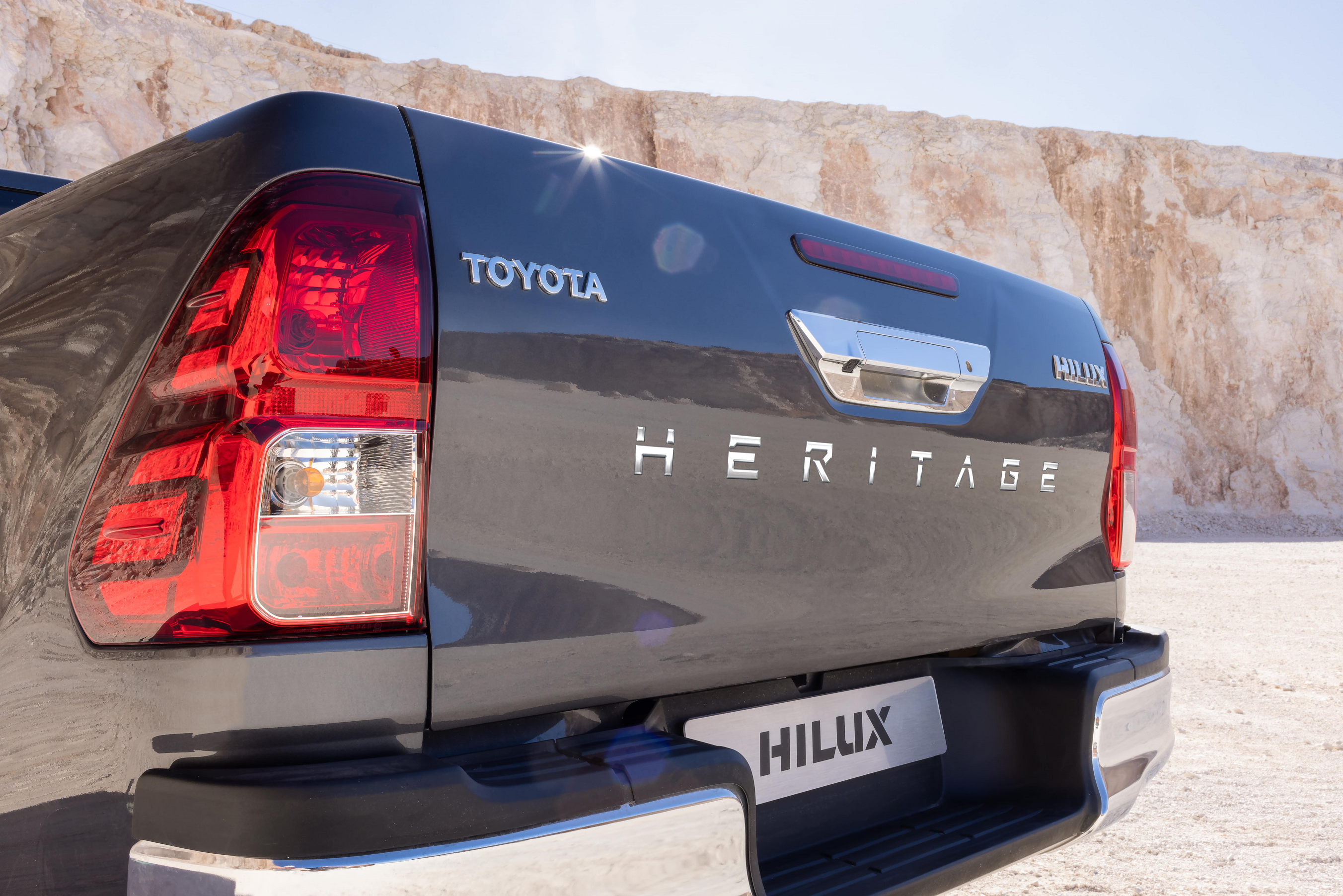 toyota_hilux_Heritage_limited_edition